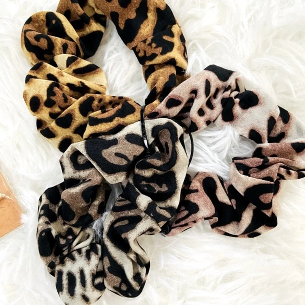 🤍New! Bundle of hair accessories